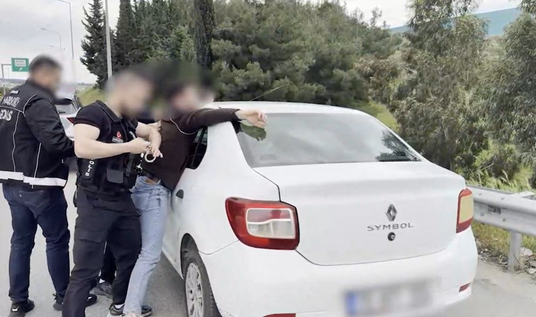 İzmir narkotik operasyonu: Kokain baronlarına dev darbe! İzmir narkotik operasyonu ile Karabağlar ve Karşıyaka'da 60 kilo uyuşturucu