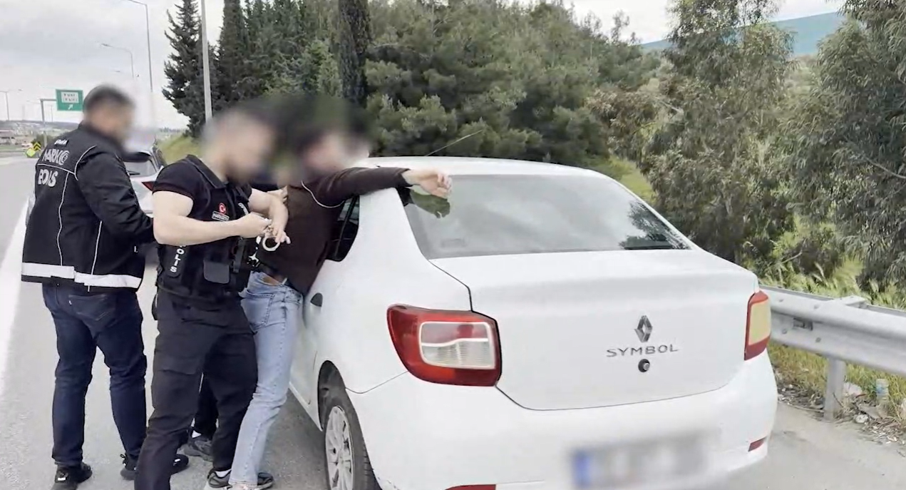 İzmir narkotik operasyonu ile Karabağlar ve Karşıyaka'da 60 kilo uyuşturucu
