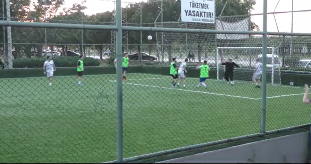Şirketler futbol turnuvasında nefes kesen maç