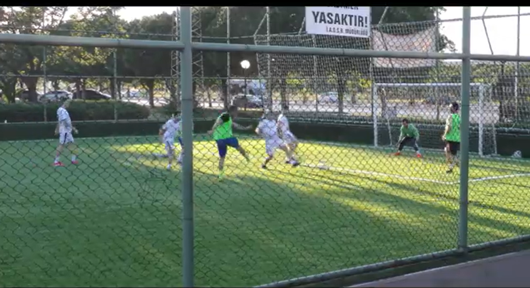 Şirketler futbol turnuvasında nefes kesen maç