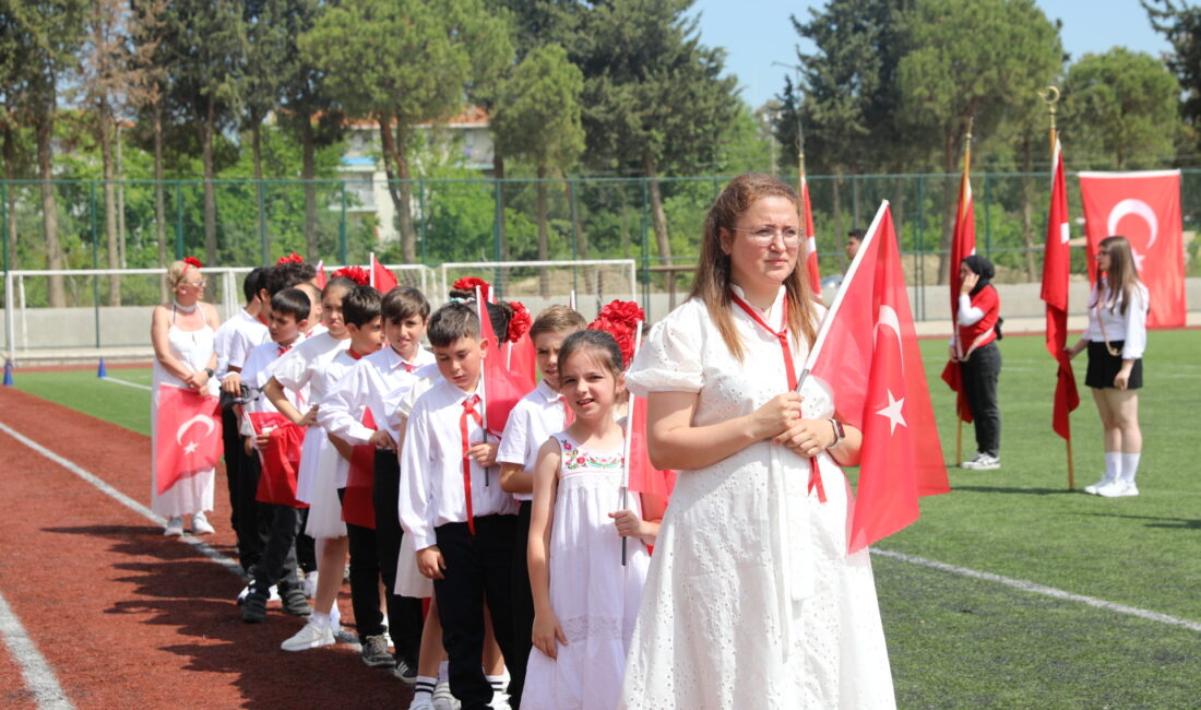 Seferihisar 19 Mayıs coşkusu stadyumdan Sığacık sahiline taştı! Şok yarışmalar