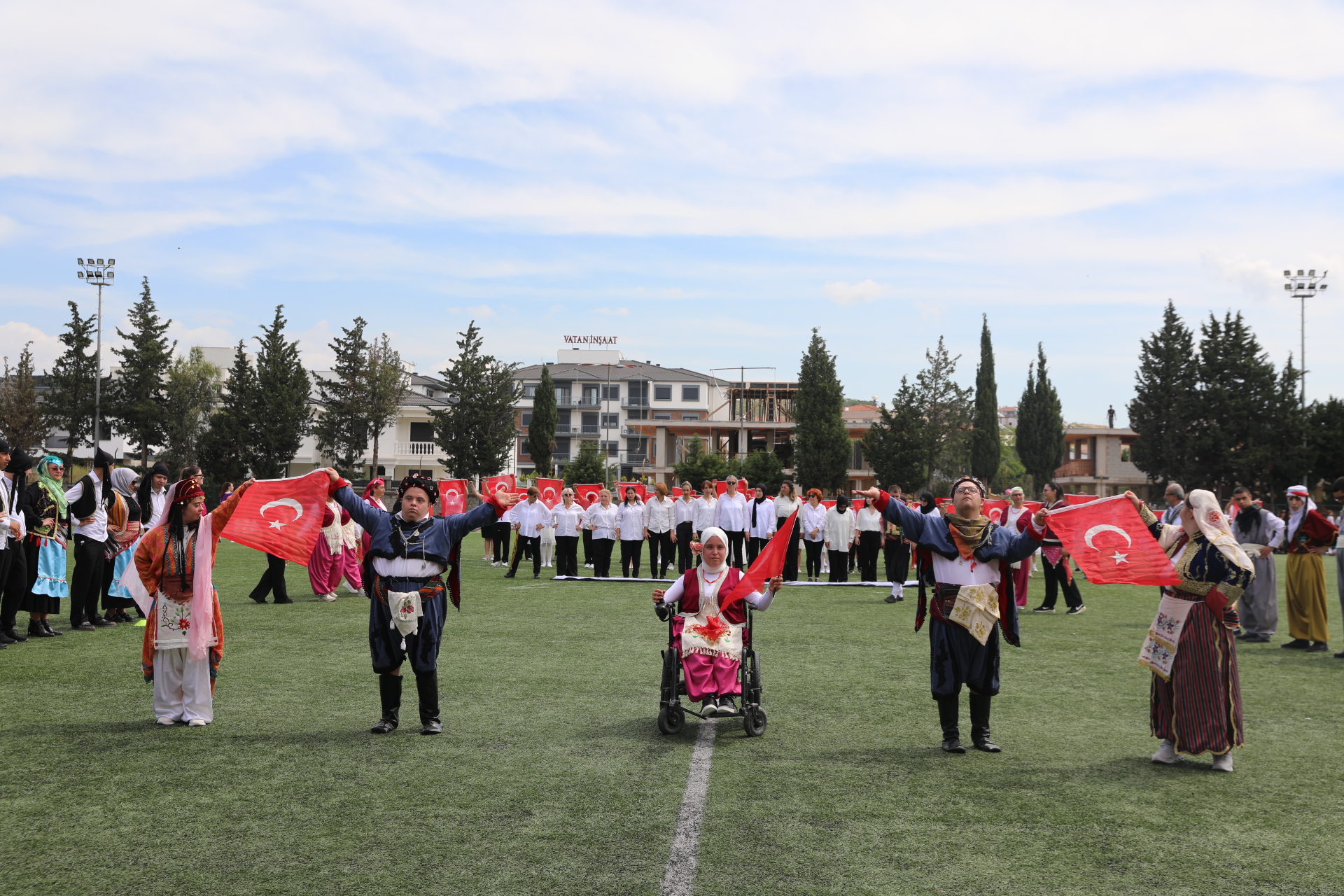 Seferihisar'da 19 Mayıs Coşkusu Stadyumdan Taştı 