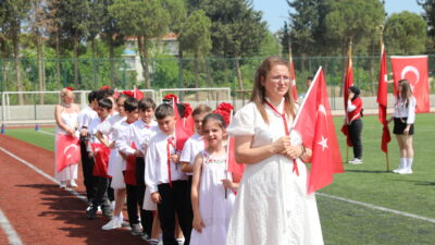 Seferihisar 19 Mayıs coşkusu stadyumdan Sığacık sahiline taştı! Şok yarışmalar