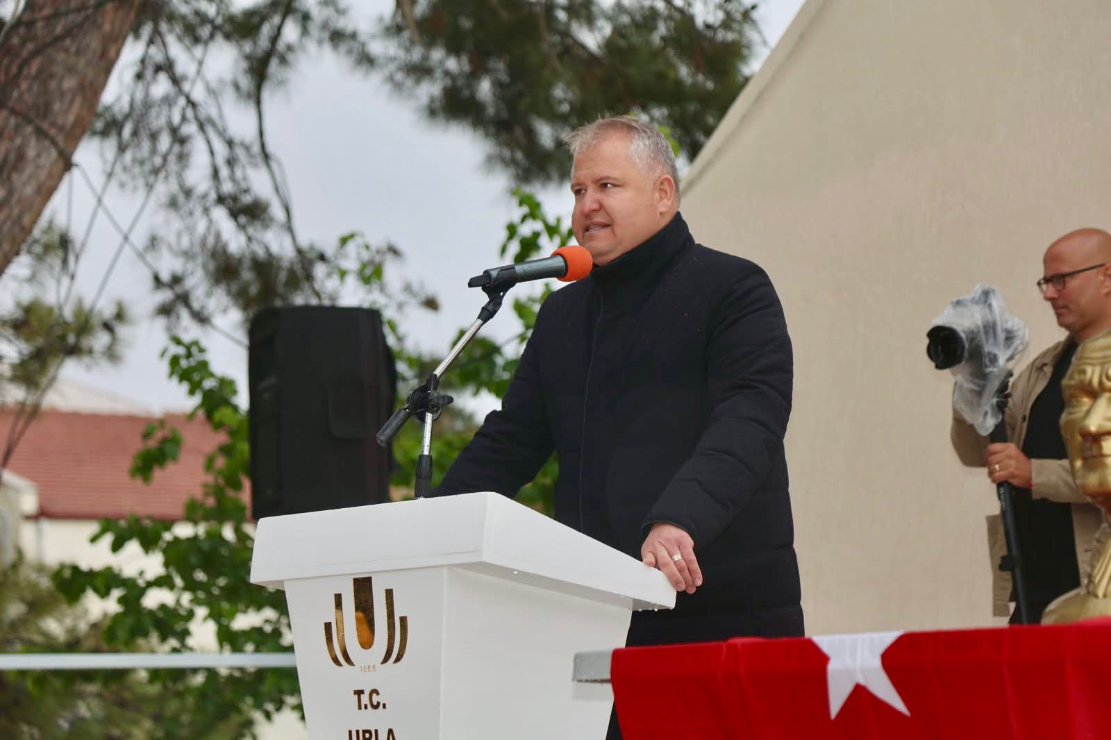 Urla 1 Mayıs kutlamaları için sokaklara döküldü