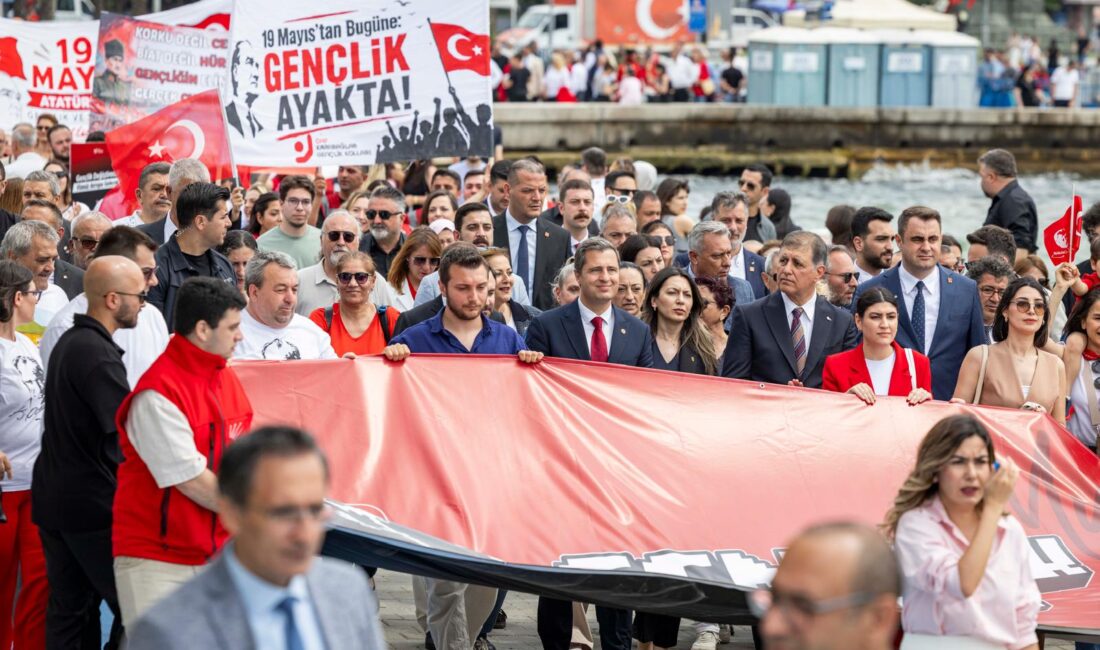 İzmir 19 Mayıs töreni Cemil Tugay’ın erken seçim çıkışıyla sarsıldı!