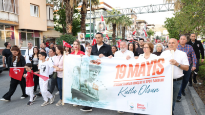 Çiğli'de 19 Mayıs Atatürk'ü Anma, Gençlik ve Spor Bayramı binlerce