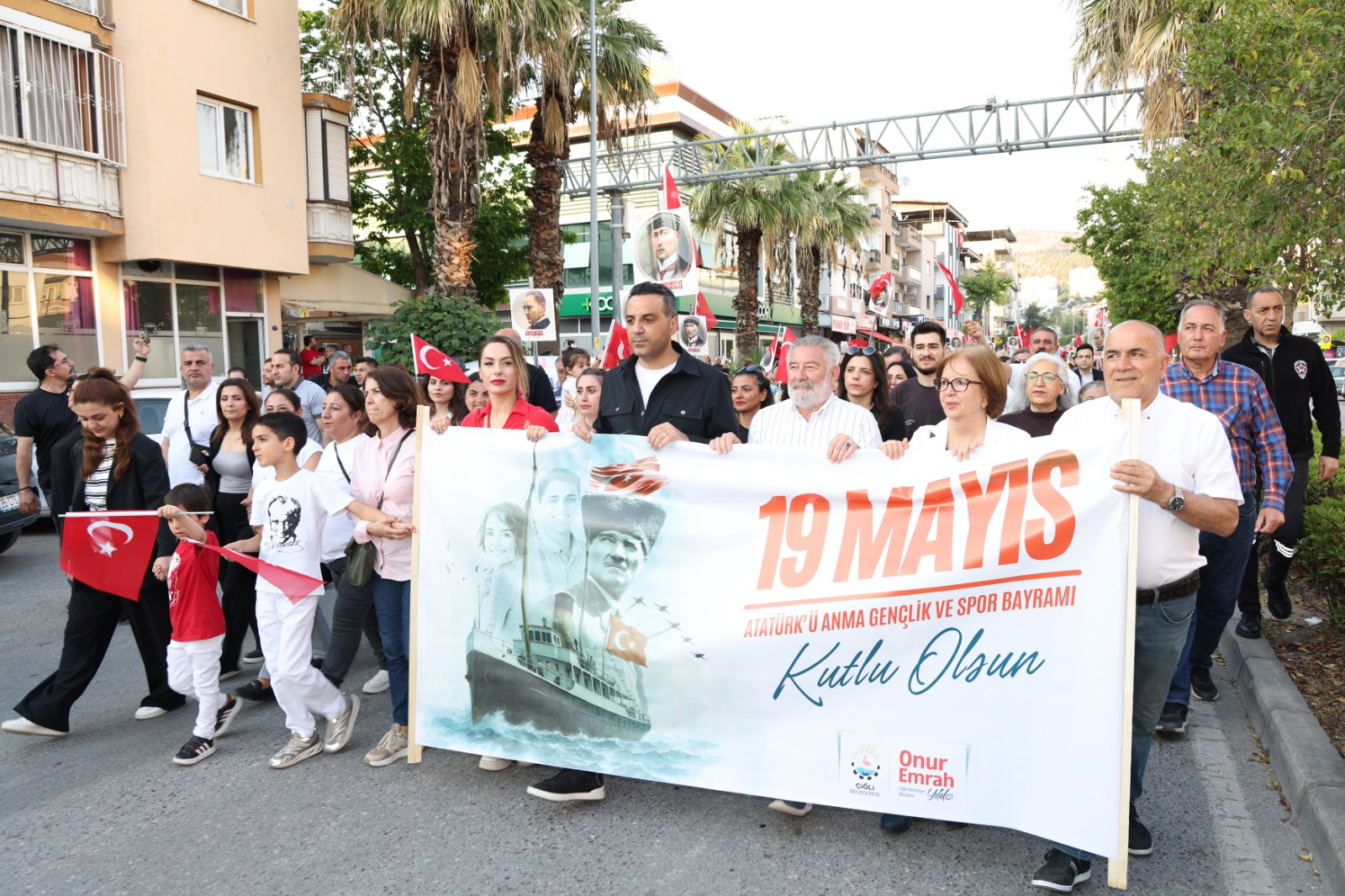 Çiğli'de 19 Mayıs Atatürk'ü Anma, Gençlik ve Spor Bayramı binlerce