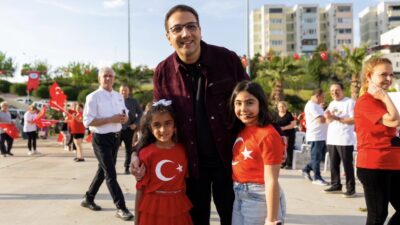 Balçova'da 19 Mayıs coşkusu meydanlardan sahnelere taştı; Başkan Onur Yiğit