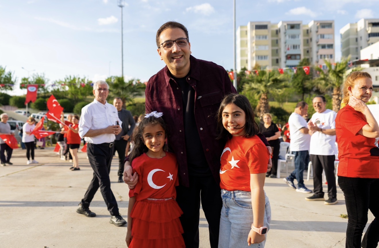 Balçova'da 19 Mayıs coşkusu meydanlardan sahnelere taştı; Başkan Onur Yiğit