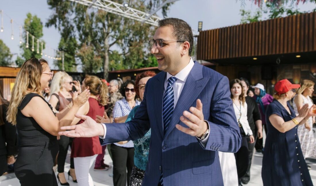 Balçova Anneler Günü matinesinde Başkan Onur Yiğit vatandaşlarla buluştu; Mikrop