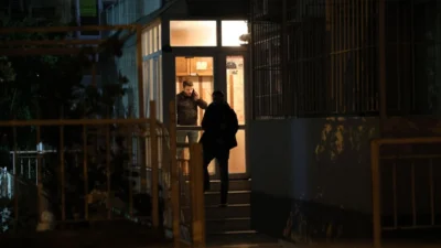Bayraklı'da 73 yaşındaki baba, kendisine saldıran uyuşturucu bağımlısı oğlunu bıçaklayarak