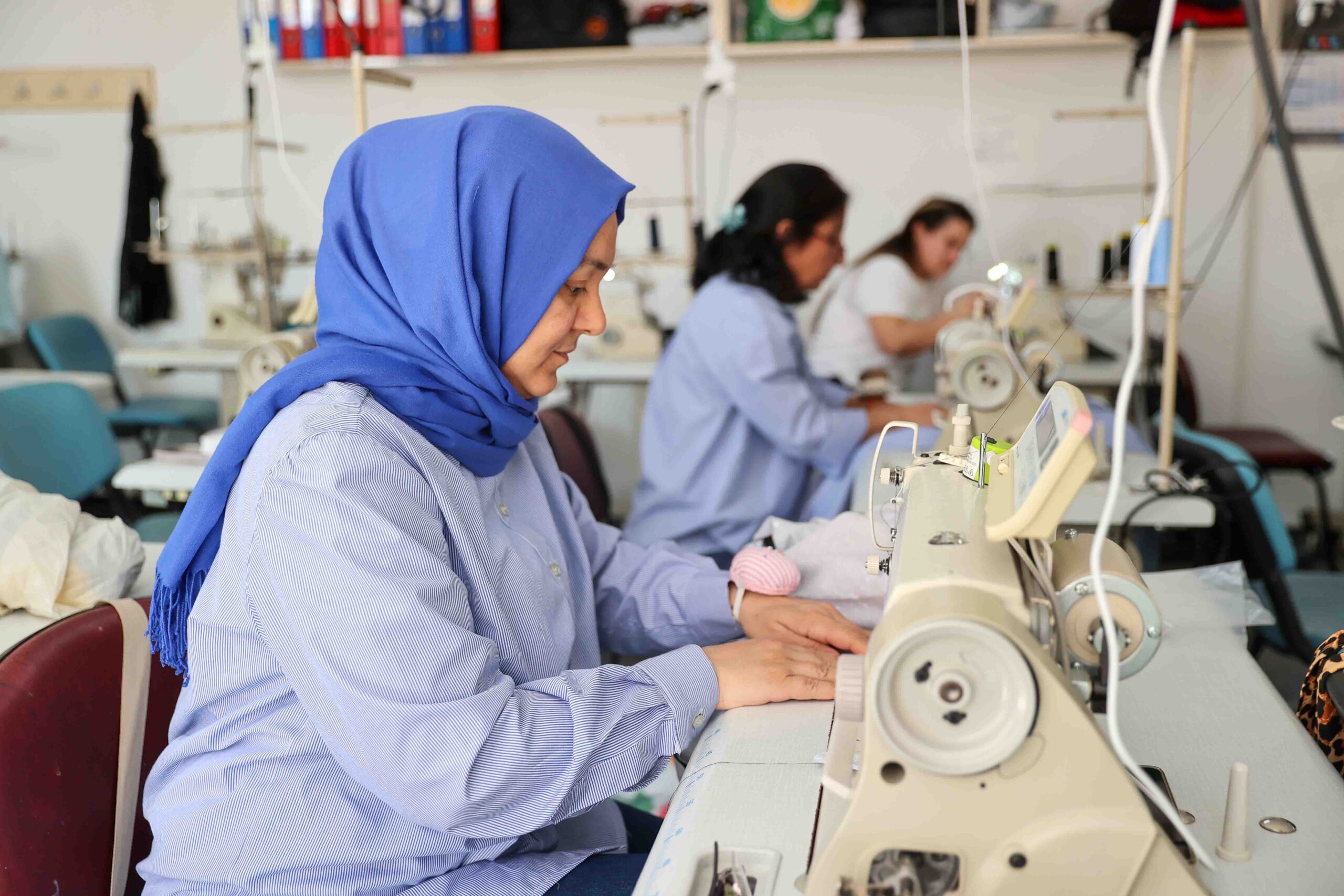 Buca Belediyesi kadın emeğine destek veriyor! Dikiş kurslarıyla kadınlar üretime