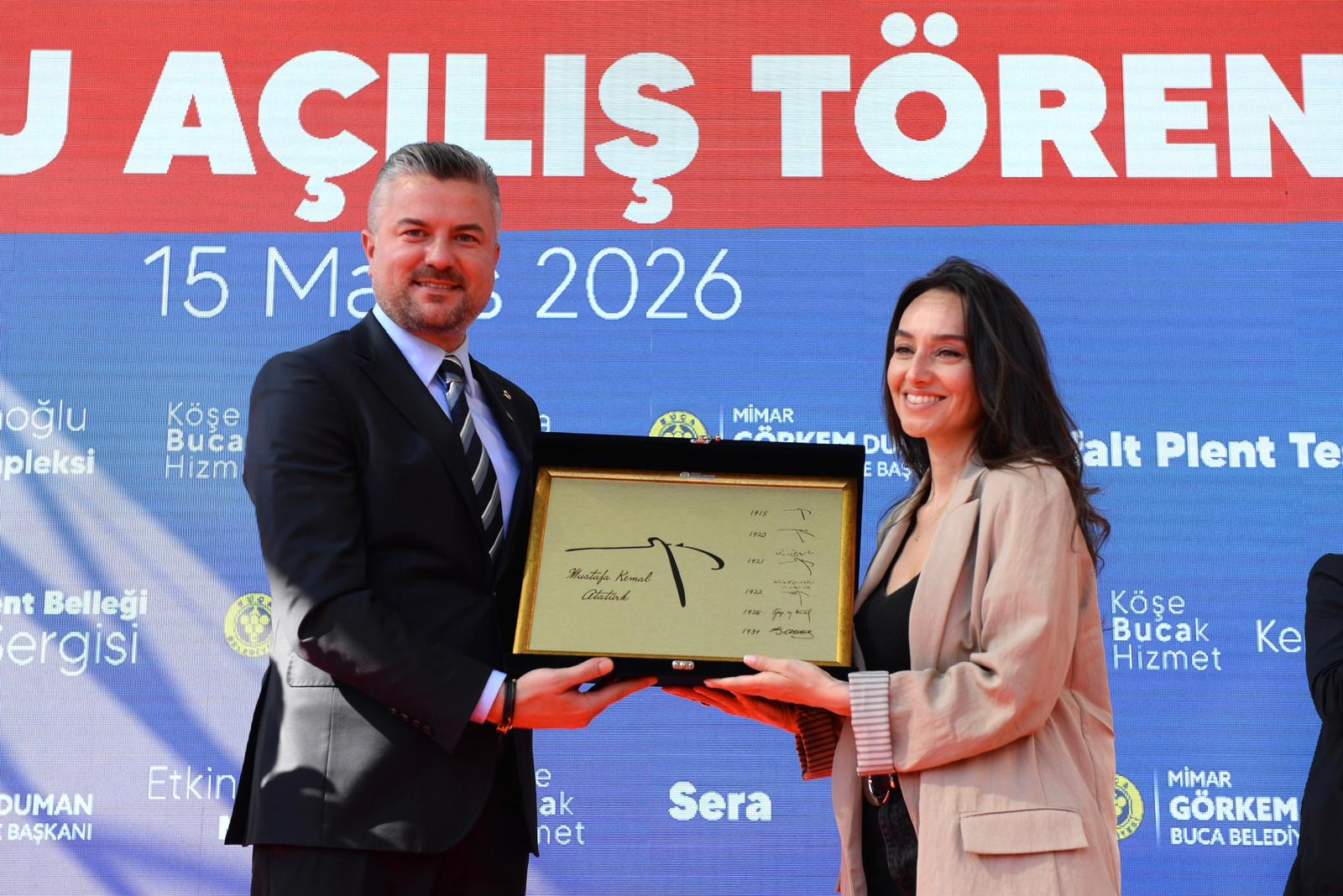 Buca Vizyon Projeleri Açıldı: Özgür Özel Bombayı Patlattı