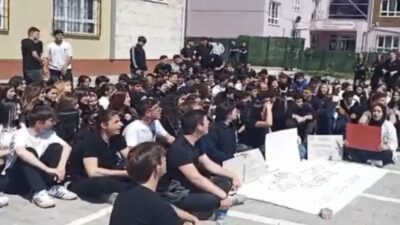 Bursa'da "güvenli okul" eylemi yapan liselilere disiplin soruşturması başlatıldı, sendikalar