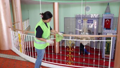 Çiğli Belediyesi Kurban Bayramı öncesi ilçedeki tüm camilerde kapsamlı hijyen