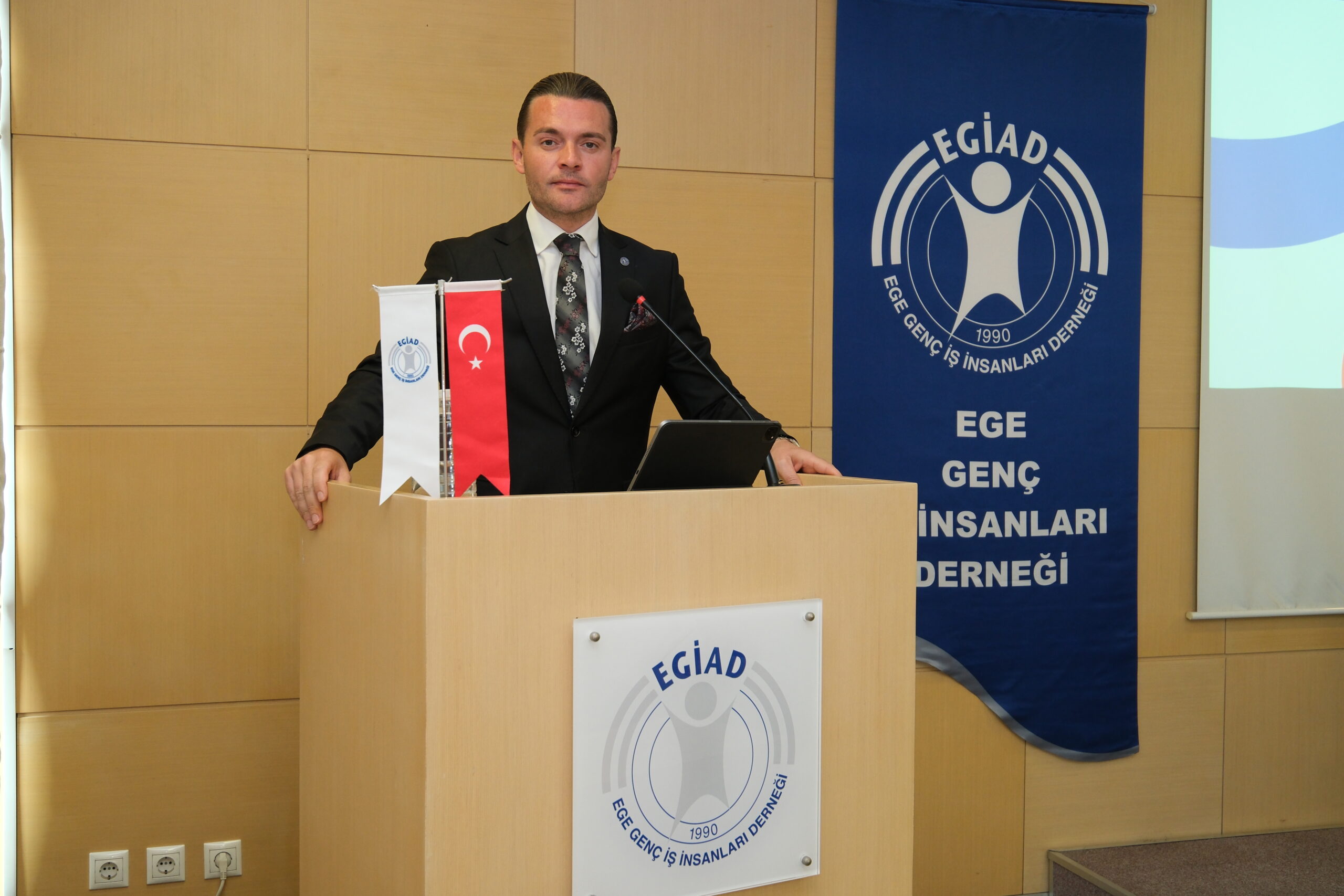 İzmir EGİAD Başkanı Kaan Özhelvacı uyardı: Enerji güvenliği artık şirketler