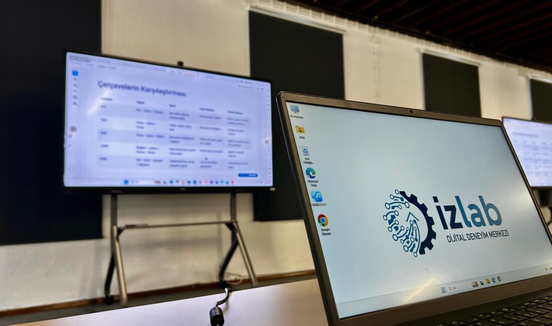 İzmir İzLab Dijital Deneyim Merkezi'nde gençlere yönelik uygulamalı komut mühendisliği