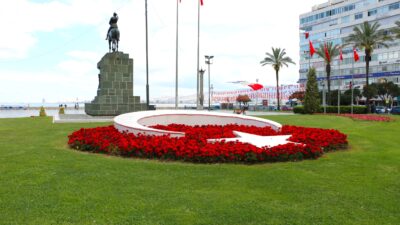 İzmir Büyükşehir Belediyesi 1 milyon bitkiyle kentin çehresini tamamen değiştirdi;
