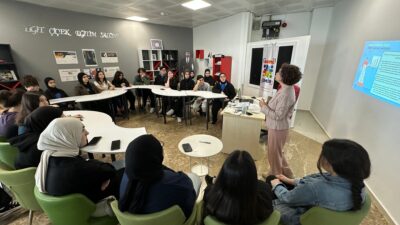 İzmir Büyükşehir Belediyesi, siber zorbalık ve tacize karşı gençlere dijital