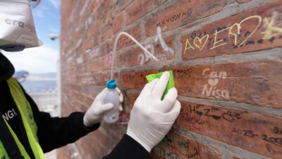 İzmir Büyükşehir Belediyesi, Tarihi Asansör'de vandalizme karşı bilimsel temizlik ve