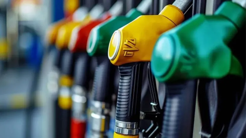 Sürücülerin Gözü Aydın: Akaryakıtta Motorin Fiyatları Düştü! İzmir akaryakıt fiyatlarında hareketlilik sürüyor: Motorinin litre fiyatına gece yarısı