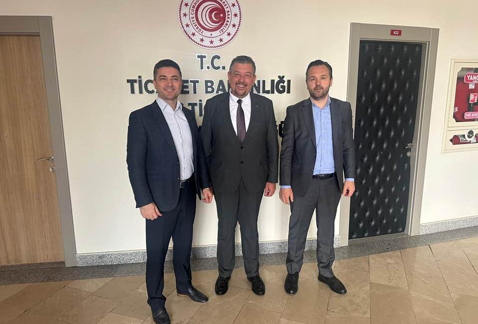 İZMİR OTO KİRALAMA ESNAFINDAN ANKARA ÇIKARMASI: BAYRAM ÖNCESİ CEZALAR İÇİN KRİTİK ADIM! İzmir oto kiralama esnafı trafik cezalarına karşı Ankara'da çözüm arıyor;