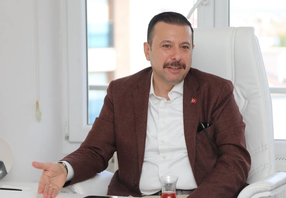 AK Partili Kaya, İzmir Metrosu'nun son 25 yıldaki ilerlemesini kaplumbağa