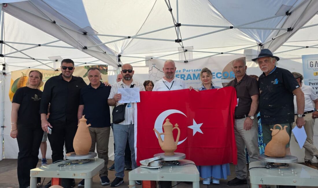 Menemen çömlekçiliği Fransa'daki dev yarışmada takım halinde birinci olarak uluslararası