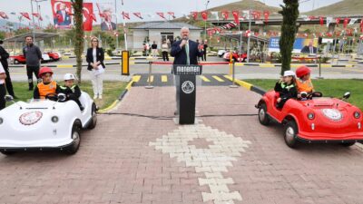 Menemen'de minikler için trafik eğitim parkuru açıldı. Başkan Aydın Pehlivan