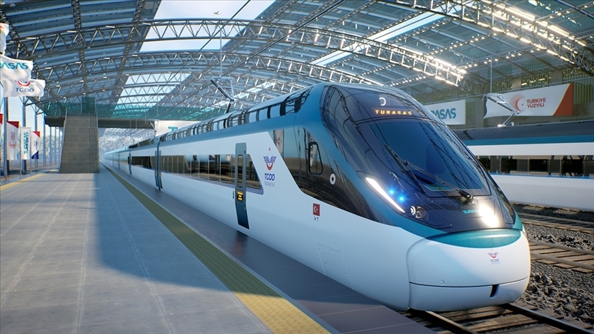 Milli Elektrikli Hızlı Tren testlerde 240 km hıza ulaştı. Bakan