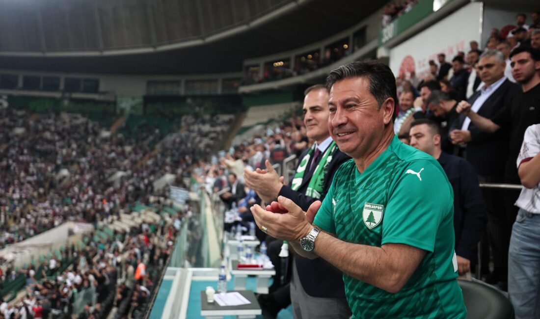 Muğlaspor, Elazığspor'u penaltılarda 8-7 yenerek 1. Lig'e yükseldi; Muğla'da dev