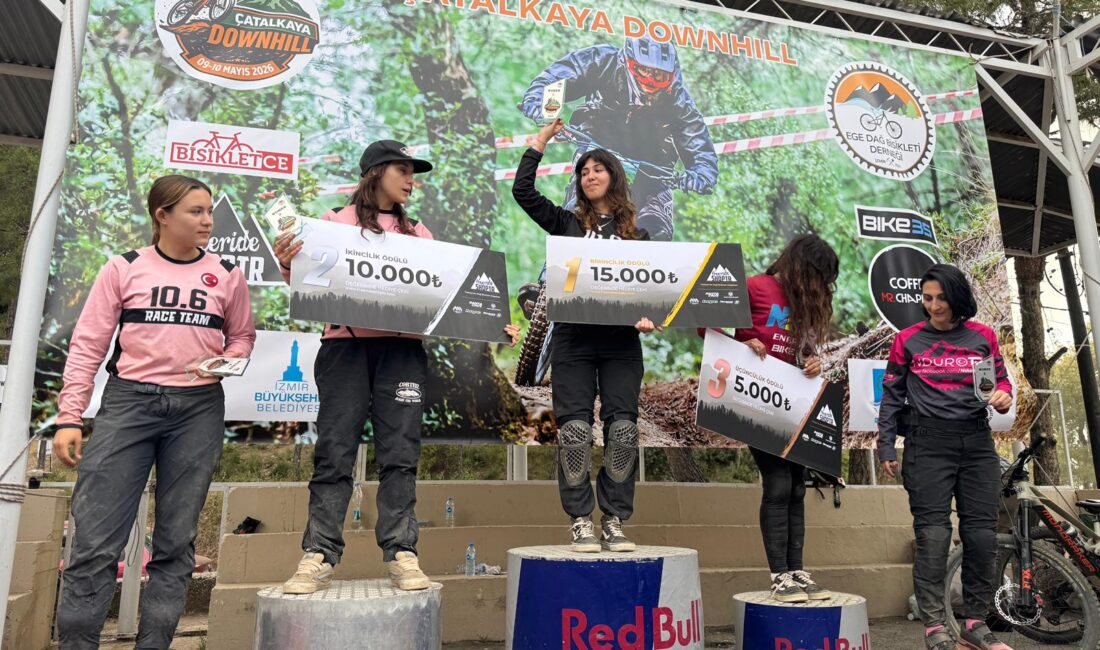 İzmir Narlıdere'de yeni açılan dağ bisikleti parkuru Çatalkaya Downhill Festivali