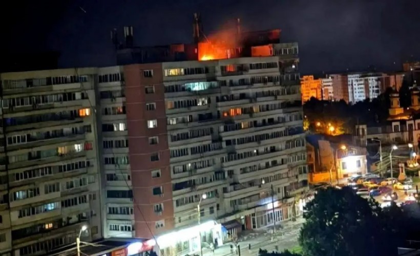 Rusya'ya ait bir İHA kontrolden çıkarak Romanya'da apartmana çarptı, NATO