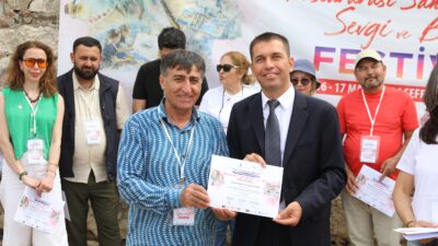Seferihisar Suluboya Festivali dünyadan 100 sanatçının katılımıyla Sığacık ve Akkum