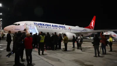 İsrail'in uluslararası sularda alıkoyduğu 59 Sumud aktivisti THY'nin özel uçağıyla