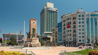 Taksim'de Gezi Parkı eylemlerinin yıl dönümü nedeniyle metro seferleri kısıtlandı