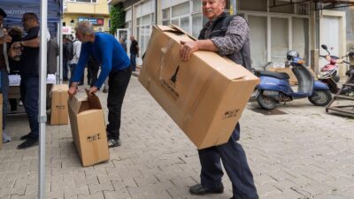 İzmir Büyükşehir Belediyesi, Tireli incir üreticilerine ekşilik böceğiyle mücadele için