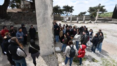 İzmirli üniversiteliler Bergama ve Ödemiş gezisiyle tarihin izini sürdü. Sosyal