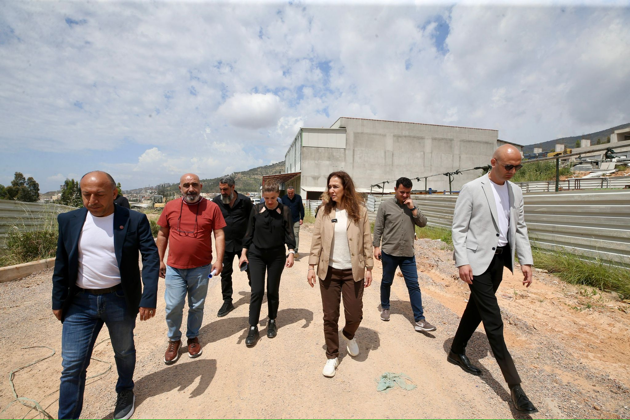Karşıyaka Belediye Başkanı Yıldız Ünsal, Örnekköy Küçük Sanayi Sitesi’ni ziyaret