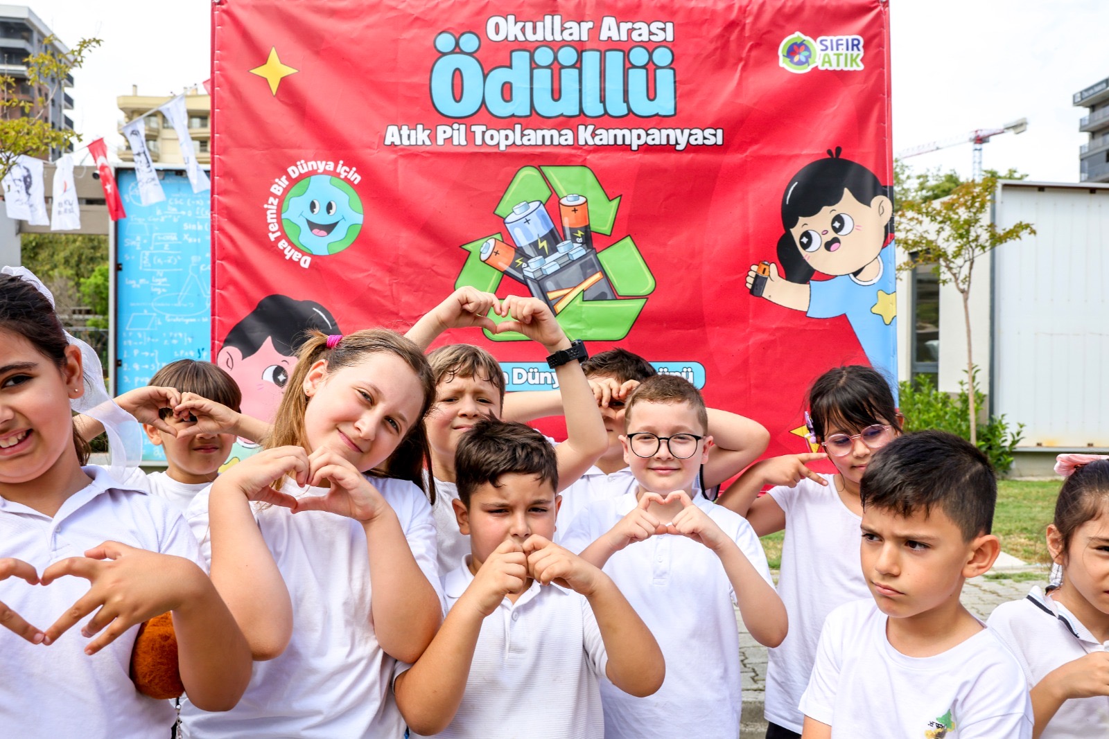 Bayraklı’da atık pil kampanyası sonuçlandı. En çok pil toplayan okullar