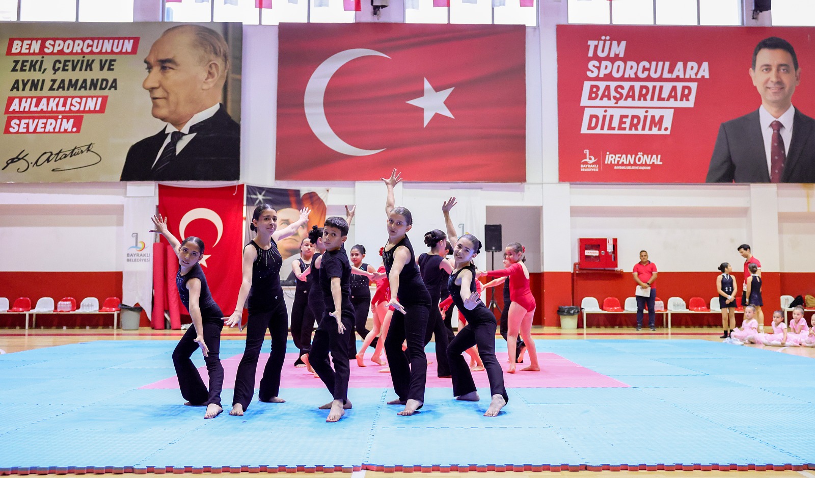 Bayraklı Yıl Sonu Gösterisi