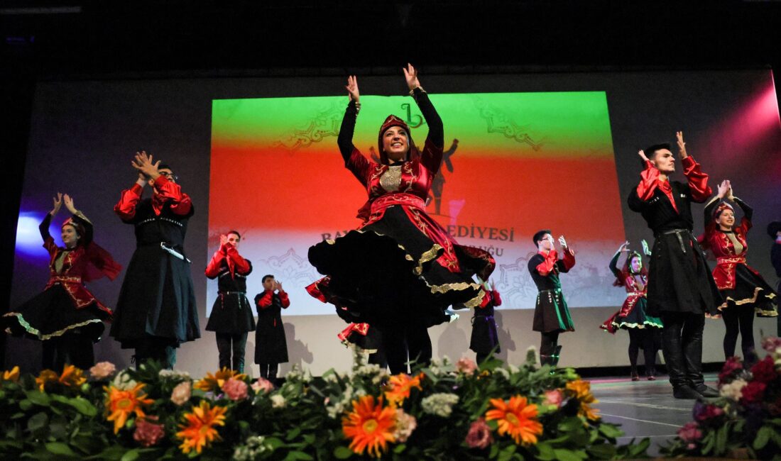 BASAMAK Kursiyerleri Sahne Aldı! Bayraklı’da Sanat Rüzgarı Esti BASAMAK kursiyerleri yıl sonu etkinliğinde sahne aldı. Bayraklı’da sanat dolu