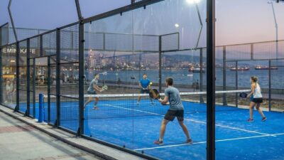 Bostanlı Sahili’ne iki yeni padel kortu geliyor. İzmir’de spor yatırımlarının