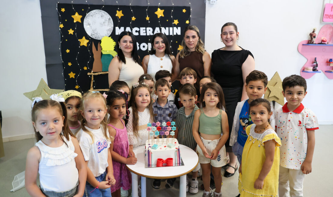 Buca Pırlanta Çocuk Merkezleri’nde duygu dolu karne sevinci Buca Pırlanta Çocuk Merkezleri'nde yıl sonu coşkusu yaşandı. Minikler belgelerini