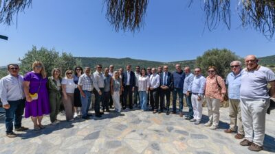 Foça Yeniköy’de Atatürk heykeli açıldı. Cemil Tugay’dan dikkat çeken Cumhuriyet