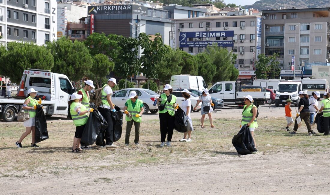 Çiğli’de Dünya Çevre Günü etkinliğinde yüzlerce kişi çevre için buluştu.