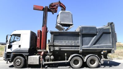 Çiğli’de asfalt, temizlik ve aydınlatma çalışmaları hızlandı. 26 mahallede büyük