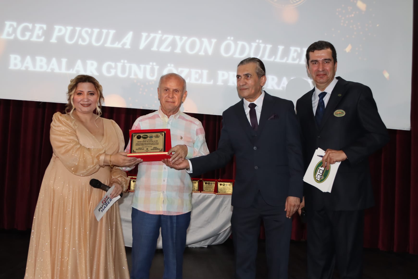 Ege Pusula Vizyon Ödülleri gecesinde Duygu Sağanağı
