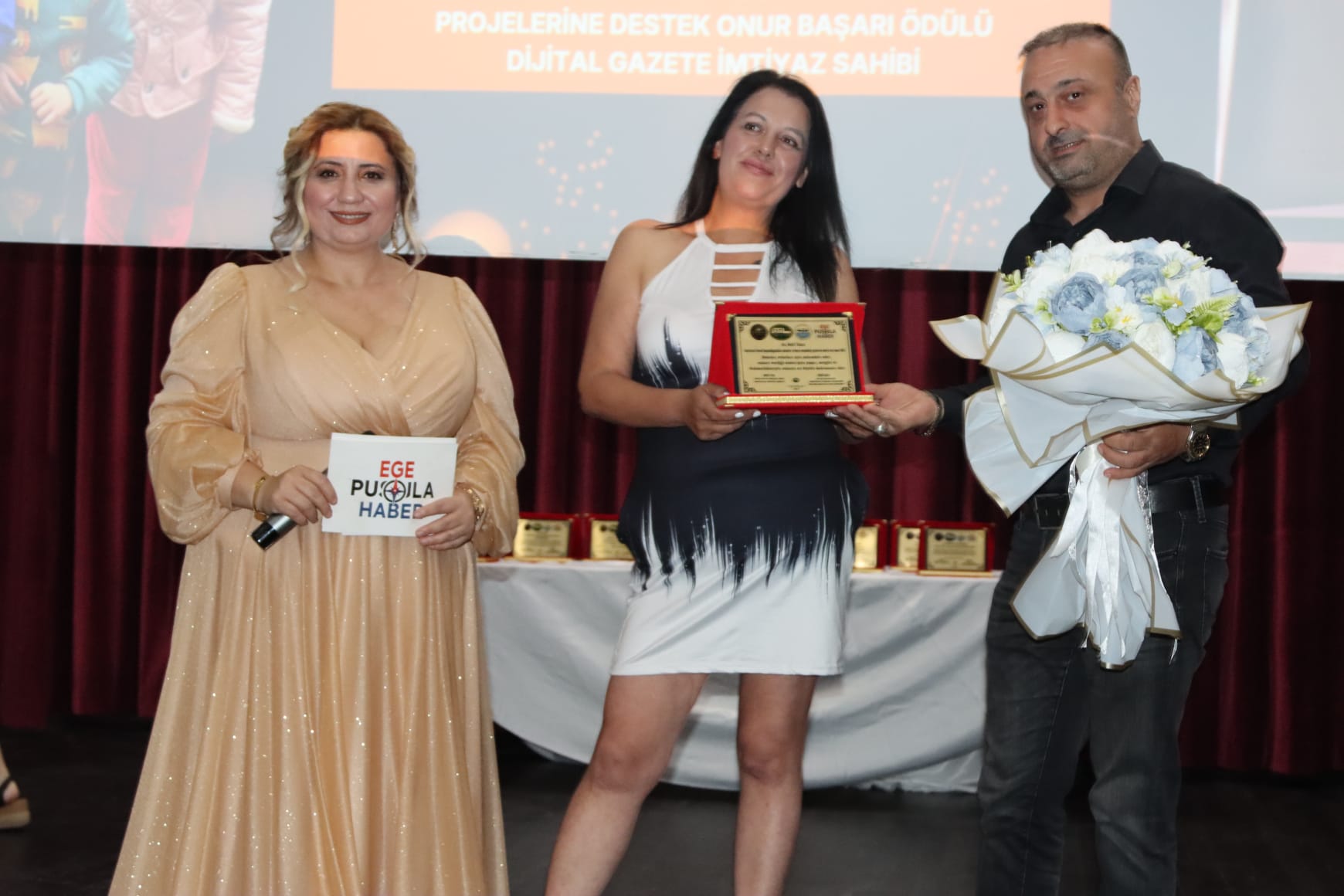 Ege Pusula Vizyon Ödülleri İzmir’i salladı! Şehit babası ve özel