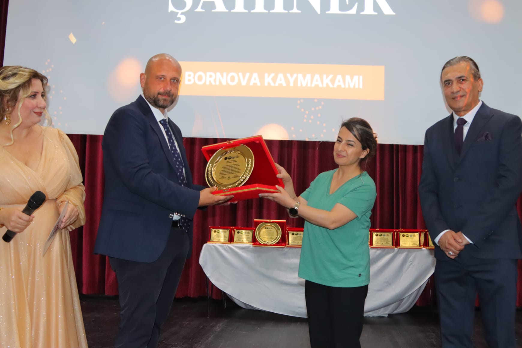 Ege Pusula Vizyon Ödülleri gecesinde Duygu Sağanağı